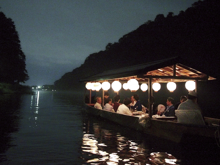 保津川の舟遊びと𠮷兆嵐山での宴